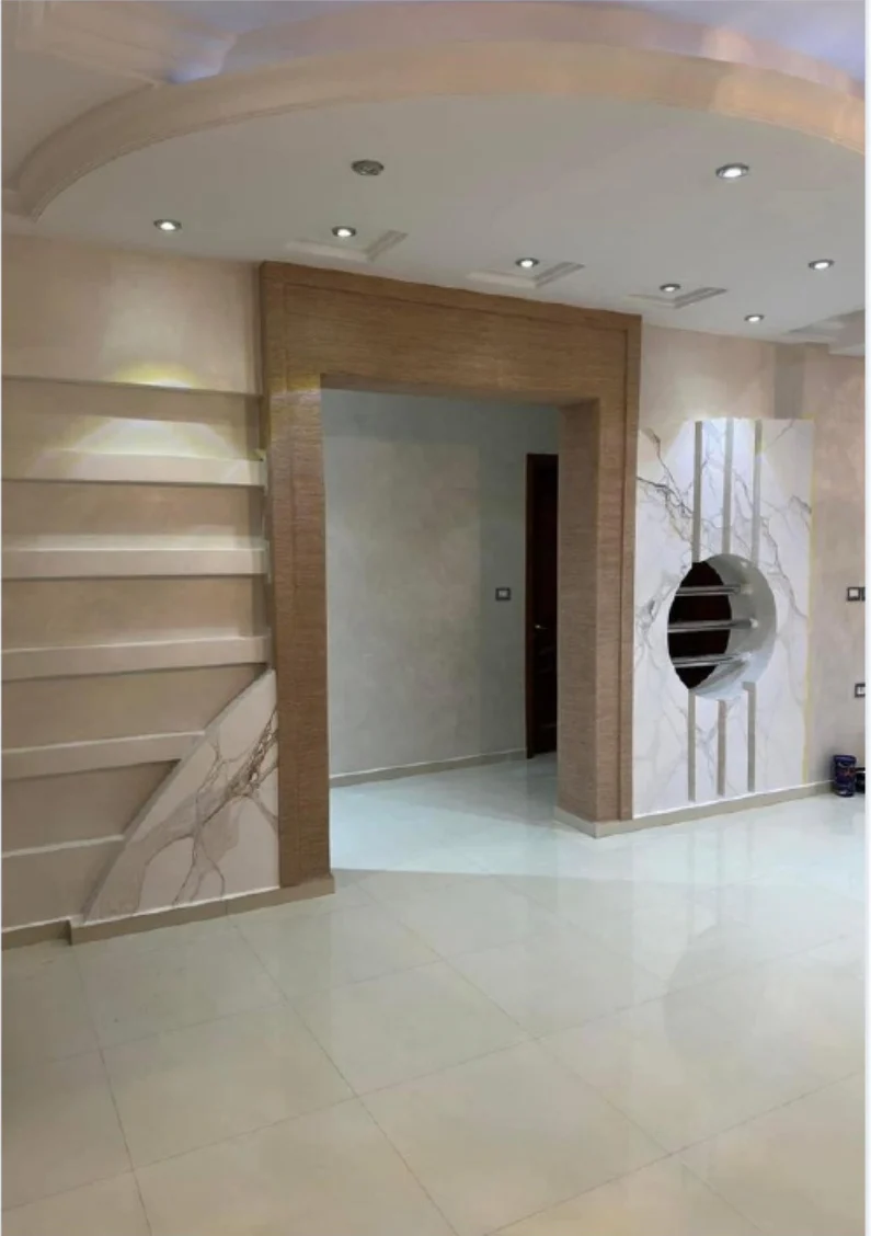 Entrée intérieure moderne avec rangements intégrés