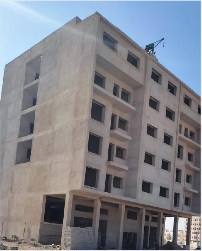 Immeuble R+5 à Al Farah en fin de gros œuvre